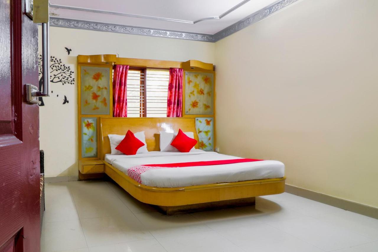 Oyo 71675 New Aishwarya Comforts Bangalore Exterior photo