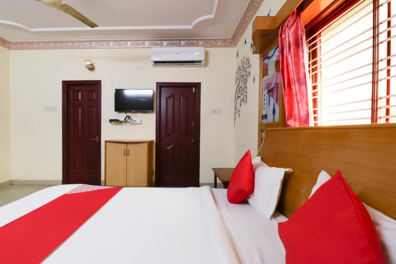 Oyo 71675 New Aishwarya Comforts Bangalore Exterior photo