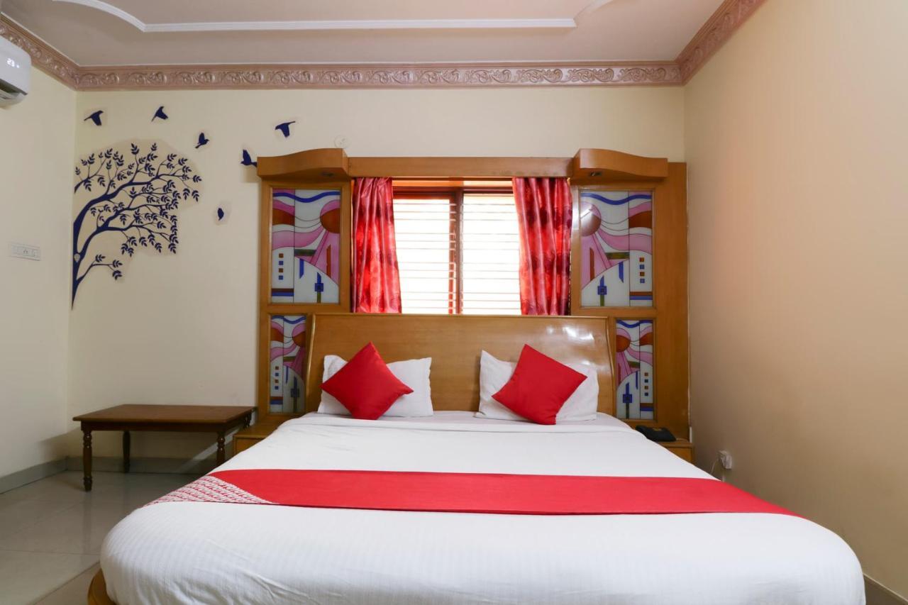 Oyo 71675 New Aishwarya Comforts Bangalore Exterior photo